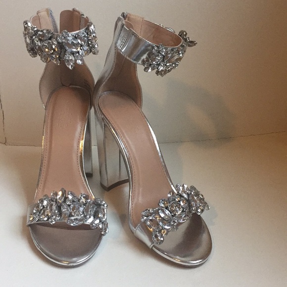 Shoes - Block heel with decorative straps